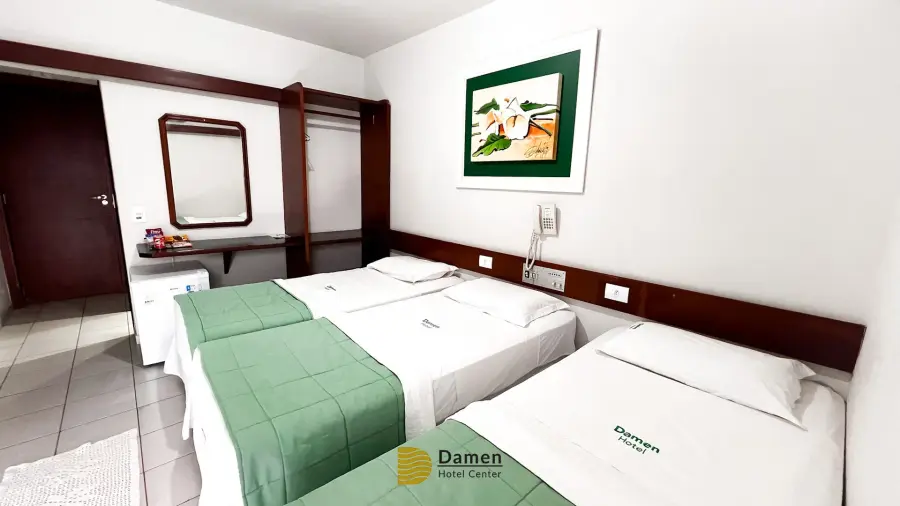 damen-hotel-center-imagem-galeria-quarto-triplo-standard-damen-hotel-center-68254a0648138_0.webp